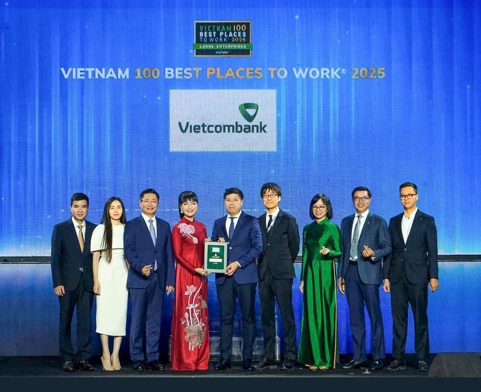 Vietcombank - một thập kỷ giữ vững vị thế ngân hàng có môi trường làm việc tốt nhất Việt Nam - Ảnh 2.
