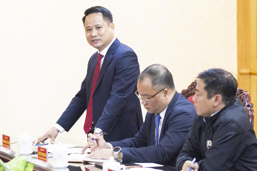 Nhà báo Trương Thành Trung phát biểu. Ảnh: Quang Vinh