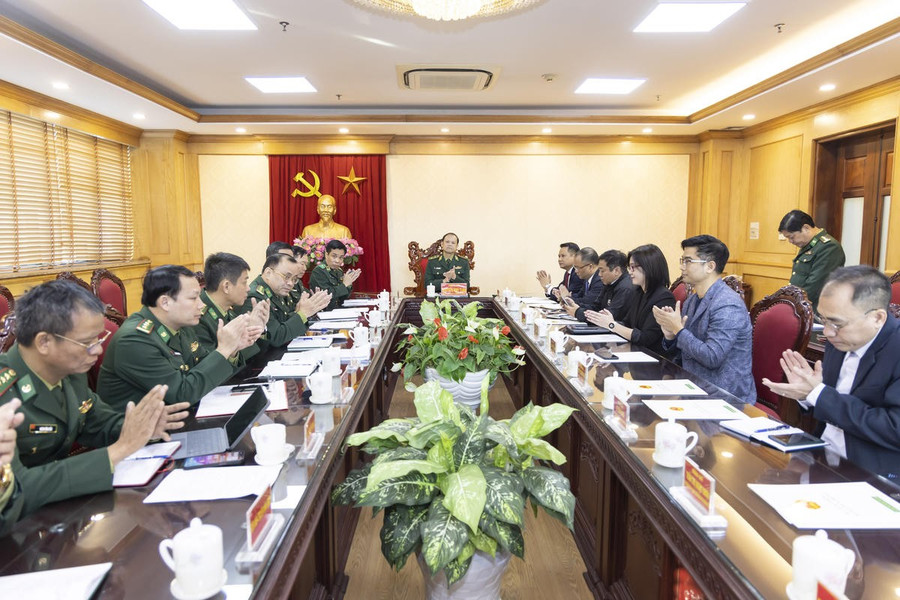 Quang cảnh buổi làm việc. Ảnh: Quang Vinh