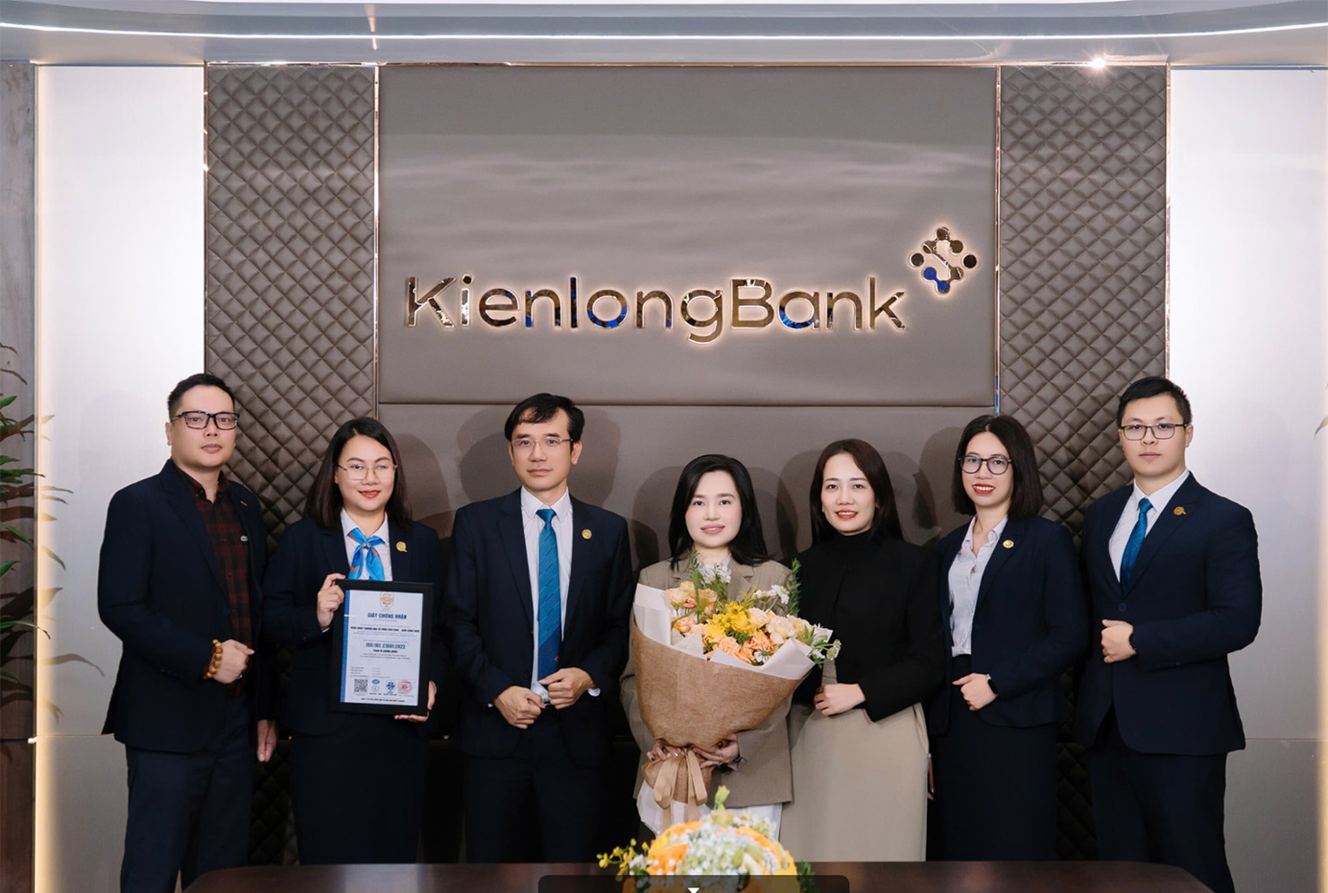 Dấu mốc này ghi nhận cam kết của KienlongBank trong việc nâng cấp hạ tầng, tăng cường bảo mật và chuẩn hóa công nghệ theo tiêu chuẩn quốc tế.