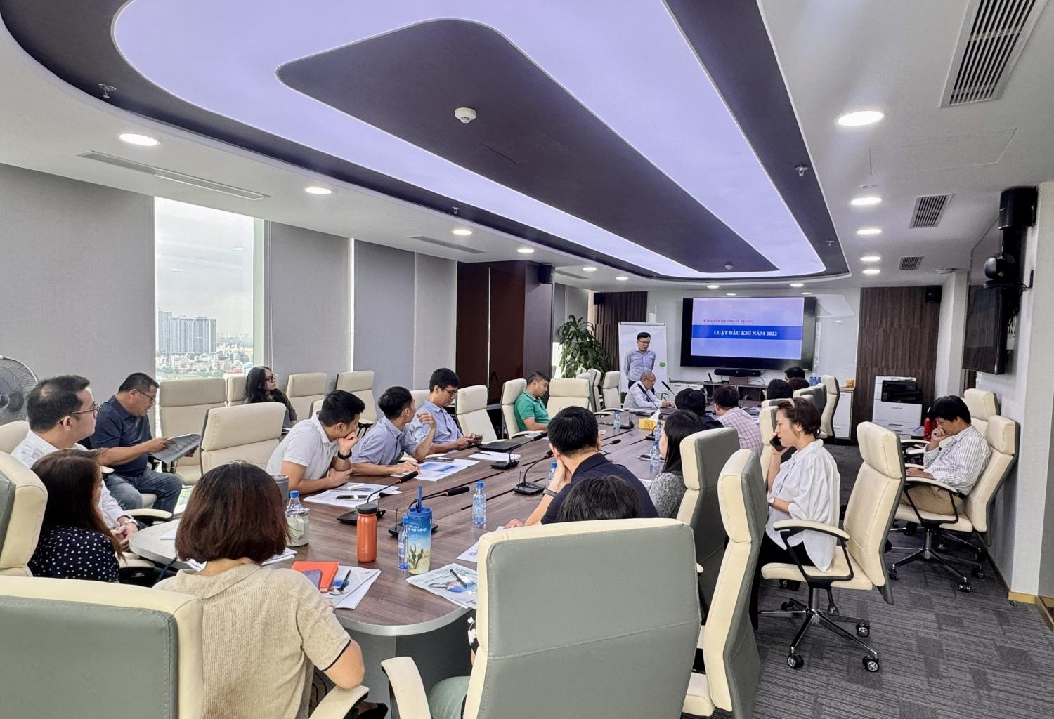 PVU và Ban Điều hành Dự án Lô 01&02 tổ chức đào tạo về Luật Dầu khí và các nội dung liên quan PVU và Ban Điều hành Dự án Lô 01&02 tổ chức đào tạo về Luật Dầu khí và các nội dung liên quan