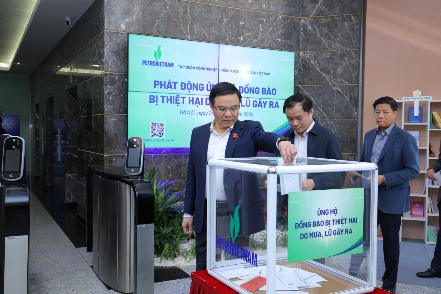 Petrovietnam lan tỏa tinh thần “nghĩa tình – trách nhiệm – sẻ chia” cùng bà con vùng lũ Petrovietnam lan tỏa tinh thần “nghĩa tình – trách nhiệm – sẻ chia” cùng bà con vùng lũ