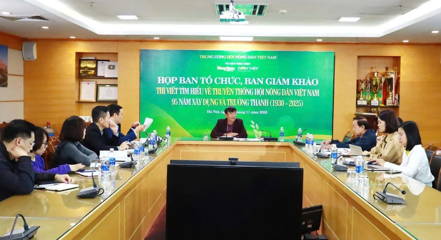 Toàn cảnh buổi họp “Thi viết tìm hiểu truyền thống 95 năm Hội Nông dân Việt Nam”. cuoc-thi.jpg