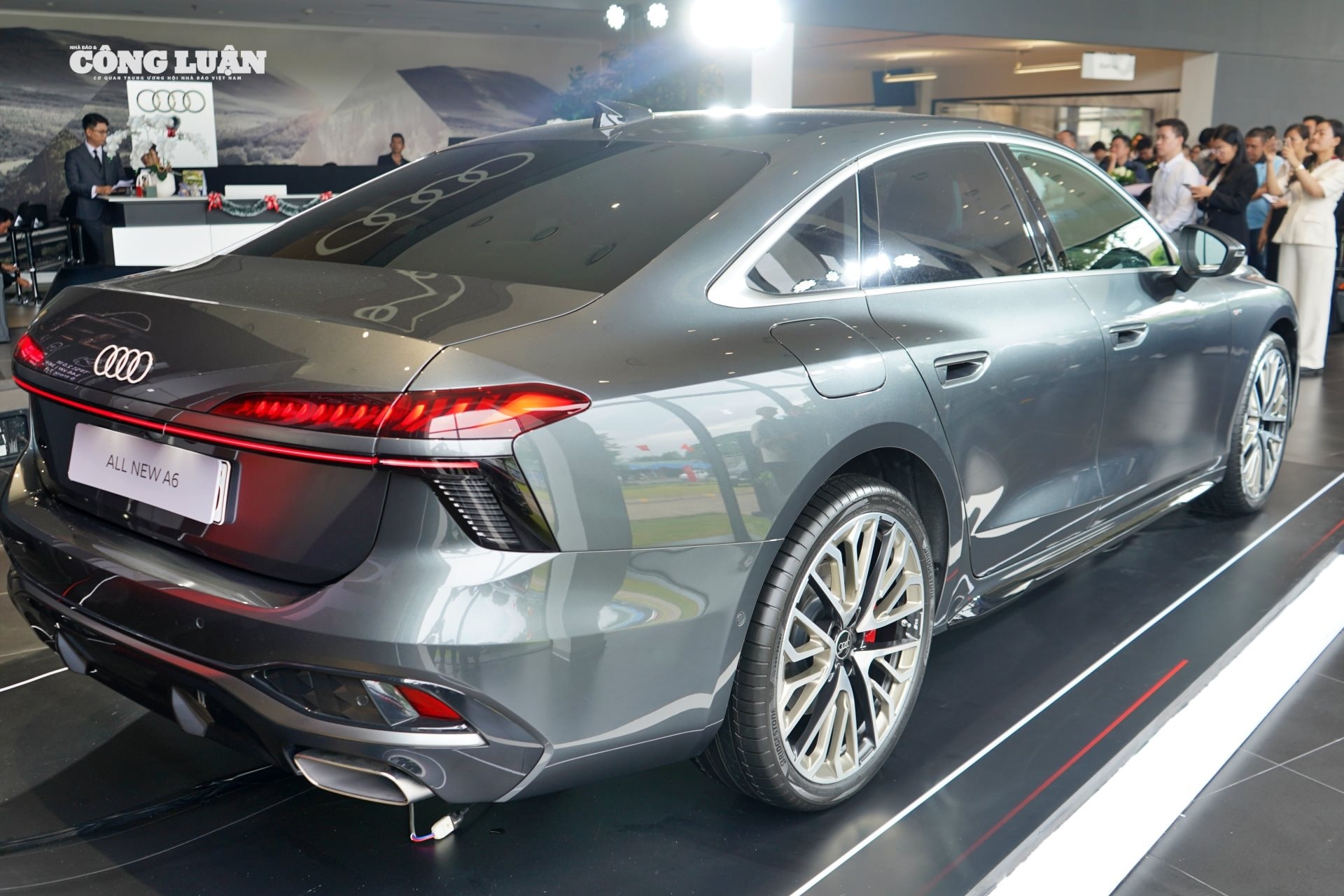 Ngoại thất Audi A6 thế hệ mới có nhiều nét tương đồng với mẫu xe A5.