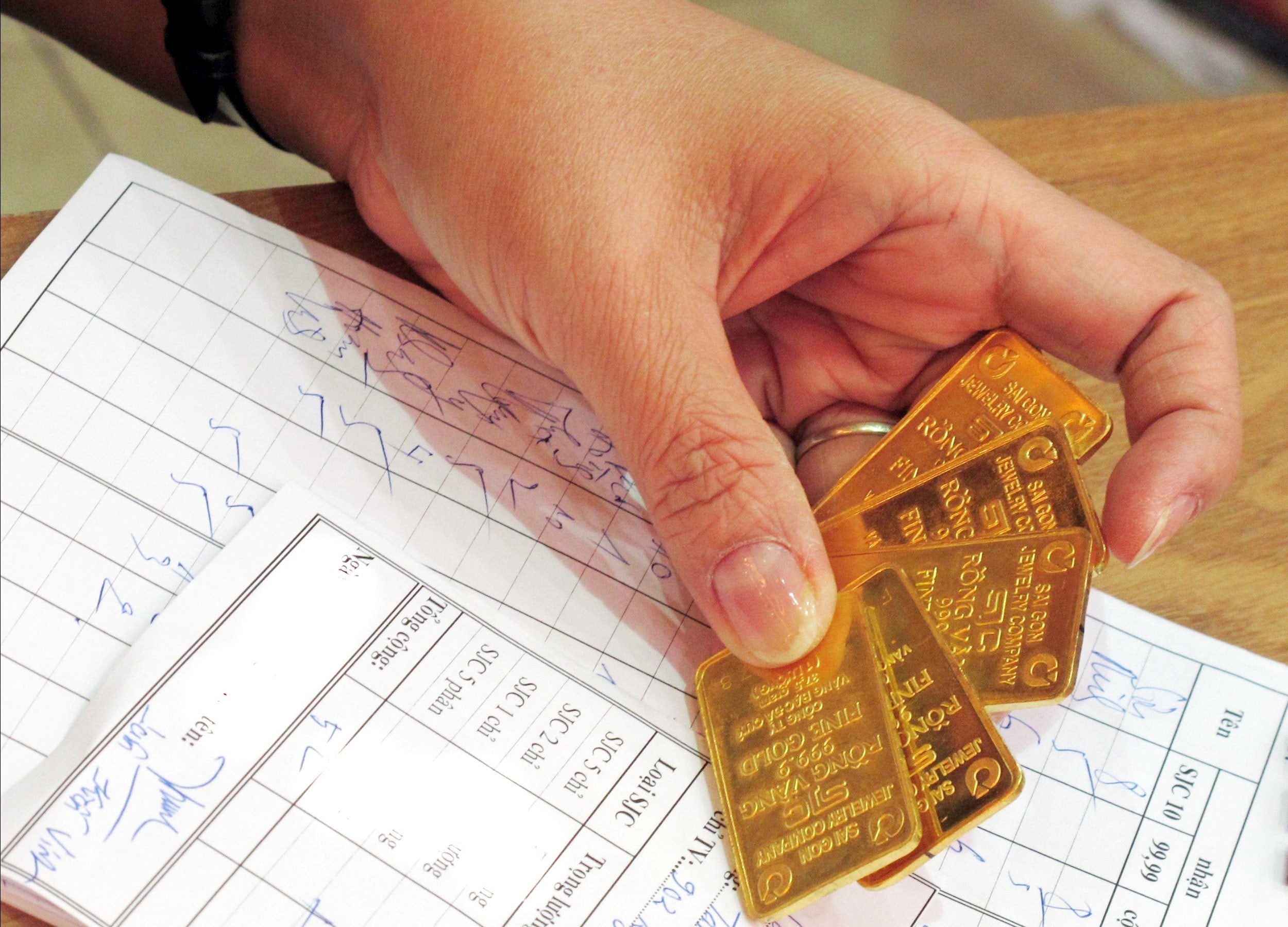 Giá vàng hôm nay 05 12 2025 Giá vàng SJC, giá vàng nhẫn, vàng thế giới