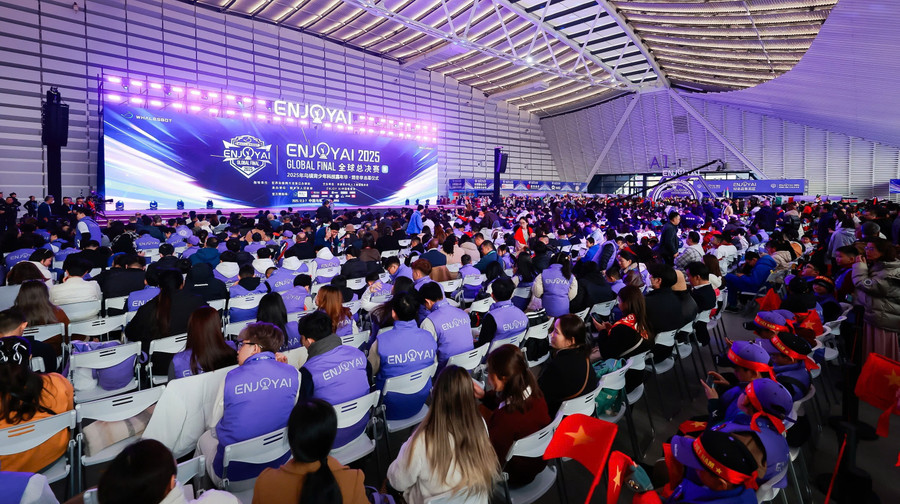 Đội Việt Nam xuất hiện đầy bản lĩnh giữa cộng đồng công nghệ quốc tế. (Ảnh: NIC) enjoy1.jpg