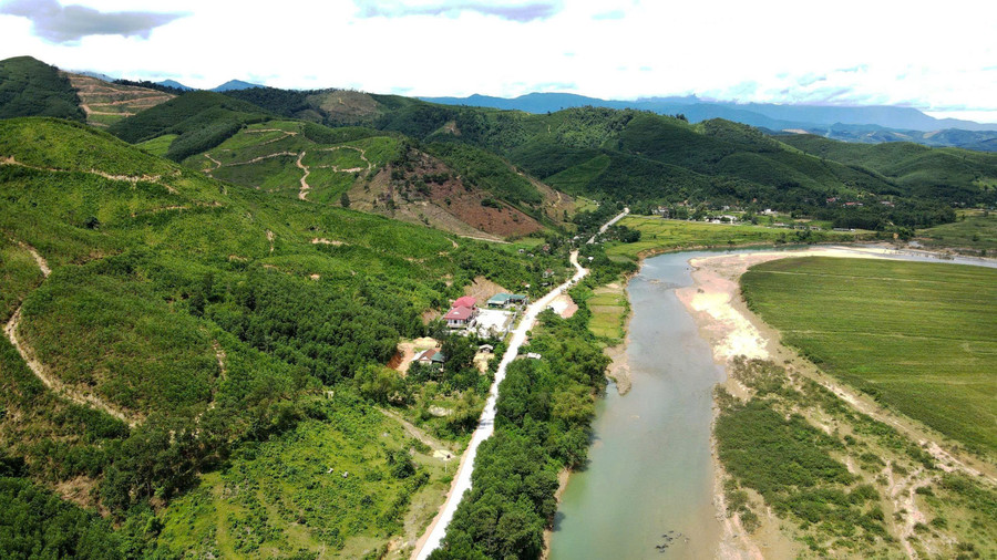 Bản Rào Tre nằm dưới dãy núi Giăng Màn. 1873661340965204583.jpg