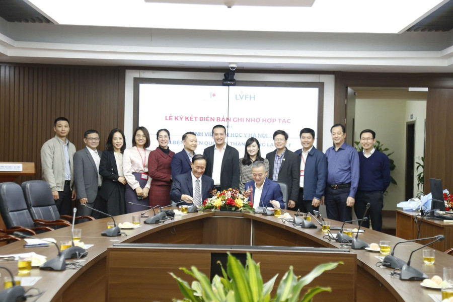 Lễ ký kết biên bản ghi nhớ hợp tác giữa Bệnh viện Đại học Y Hà Nội và Bệnh viện Quốc tế Thăng Long Lạc Việt. ht2.jpg