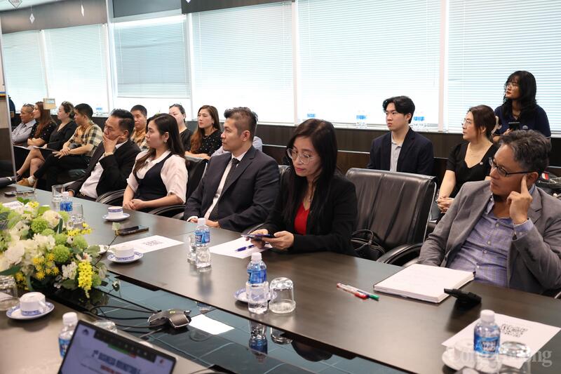 Các đại biểu, diễn giả tham dự hội thảo