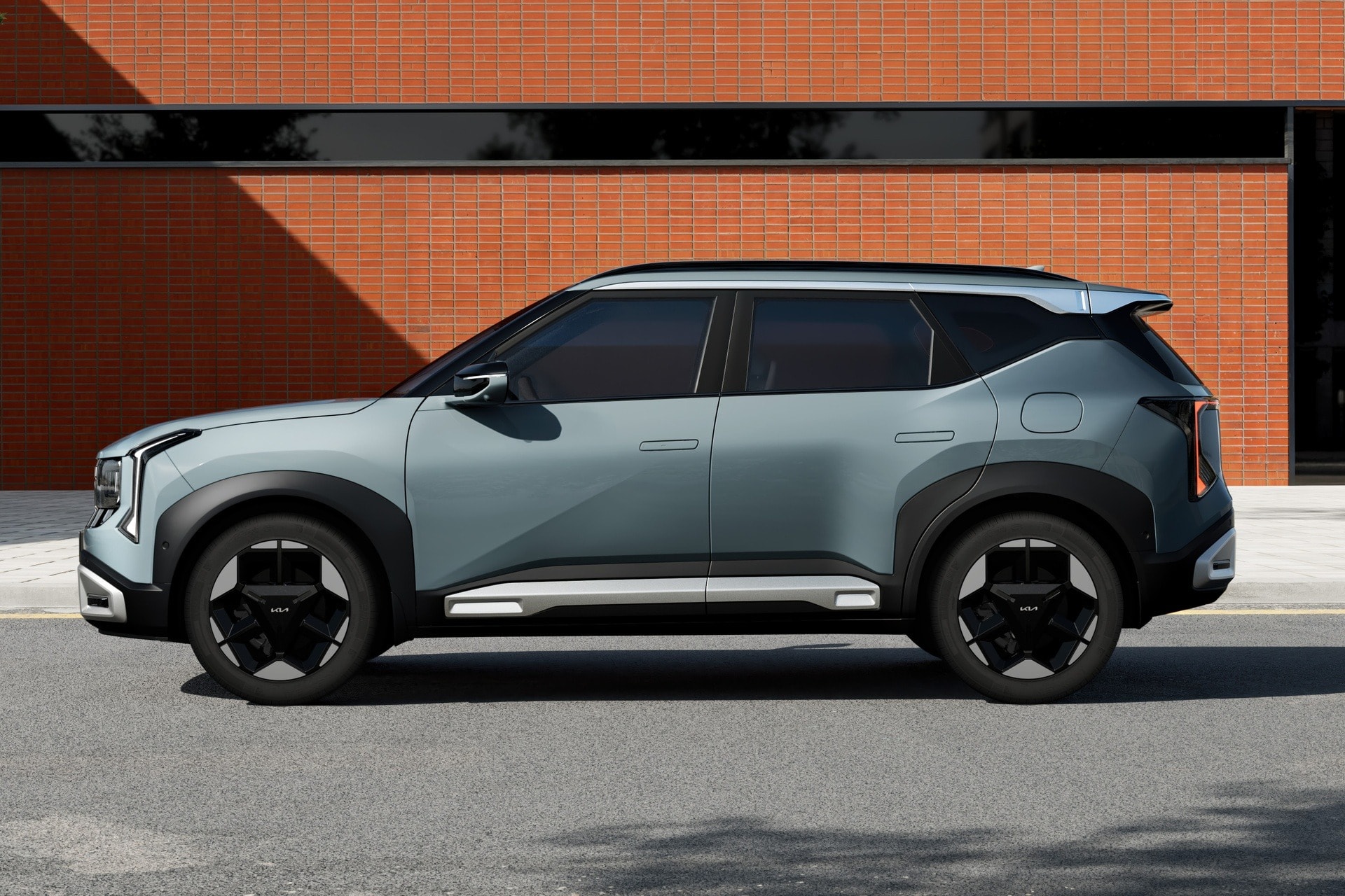 Kích thước xe lớn hơn đáng kể so với thế hệ đang bán tại Việt Nam - Ảnh: Kia