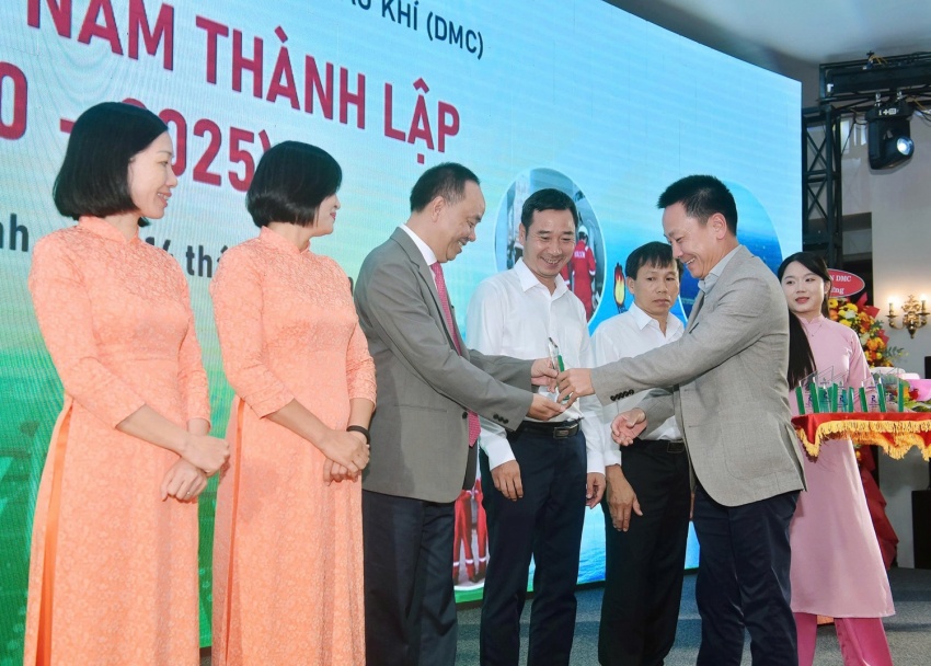 DMC kỷ niệm 5 năm thành lập: Hành trình của Niềm tin và Khát vọng DMC kỷ niệm 5 năm thành lập: Hành trình của niềm tin và khát vọng