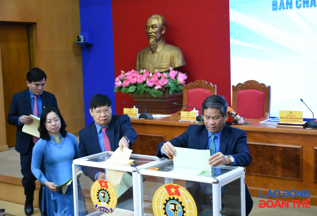 Tạo nền tảng tư duy mới cho một nhiệm kỳ chuyển động mạnh mẽ của Công đoàn Tạo nền tảng tư duy mới cho một nhiệm kỳ chuyển động mạnh mẽ của Công đoàn