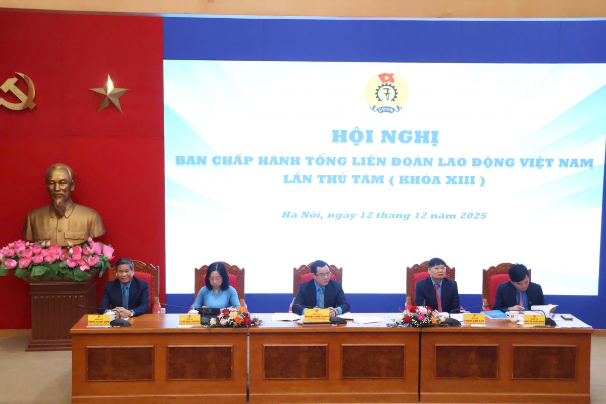 Tạo nền tảng tư duy mới cho một nhiệm kỳ chuyển động mạnh mẽ của Công đoàn Tạo nền tảng tư duy mới cho một nhiệm kỳ chuyển động mạnh mẽ của Công đoàn