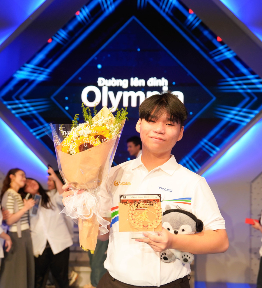 Em Nguyễn Hải Trung Hiếu, lớp 11A4 Trường THCS và THPT FPT Hải Phòng. hieu2.jpg