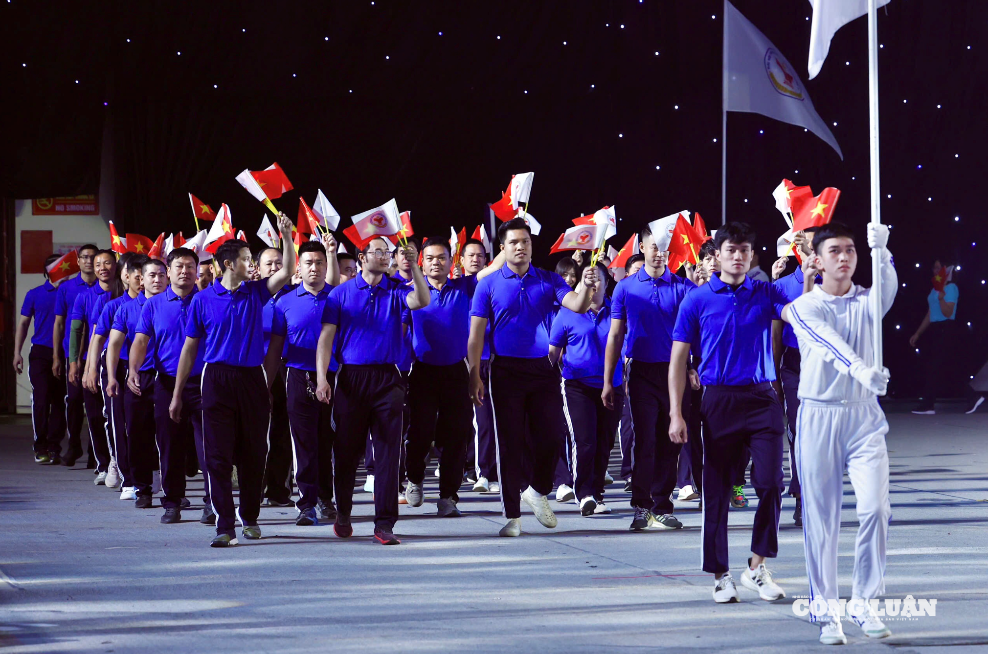 Ảnh màn hình 2025-12-15 lúc 23.35.14