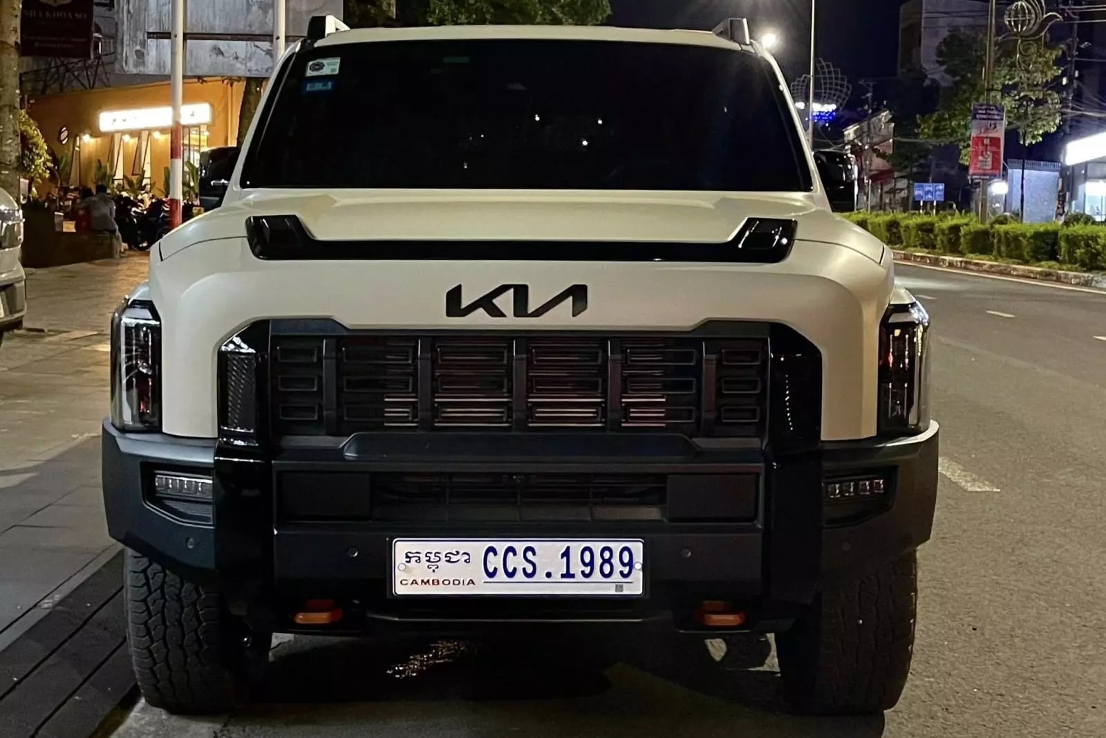Chiếc xe Kia Tasman 2025 gắn biển số Campuchia - Ảnh: Toàn Tân