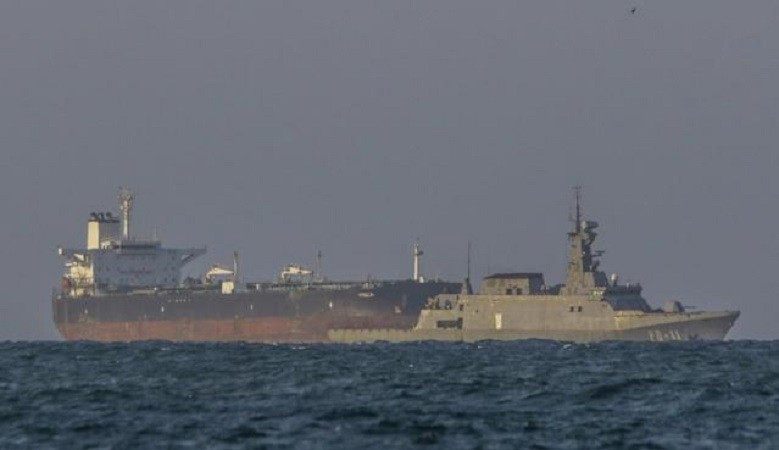 Giá dầu tăng mạnh sau khi Tổng thống Mỹ lệnh phong tỏa toàn diện và triệt để các tàu chở dầu bị trừng phạt ra vào Venezuela, ngày 16/12/2025.