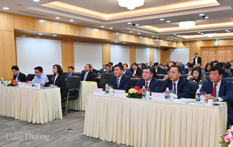 Các đại biểu tham dự hội nghị