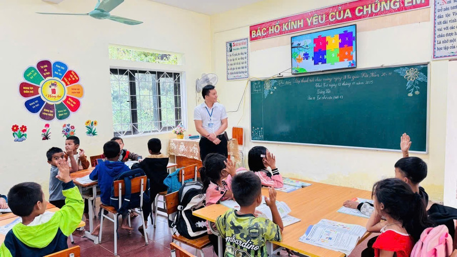 Học sinh tiếp cận thông tin qua các nền tảng số 1000018539.jpg