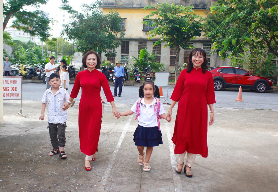 Các xã, phường của Hưng Yên đạt chuẩn phổ cập giáo dục cho trẻ mầm non 5 tuổi, tiểu học và trung học cơ sở mức độ 3; xóa mù chữ ở mức độ 2.