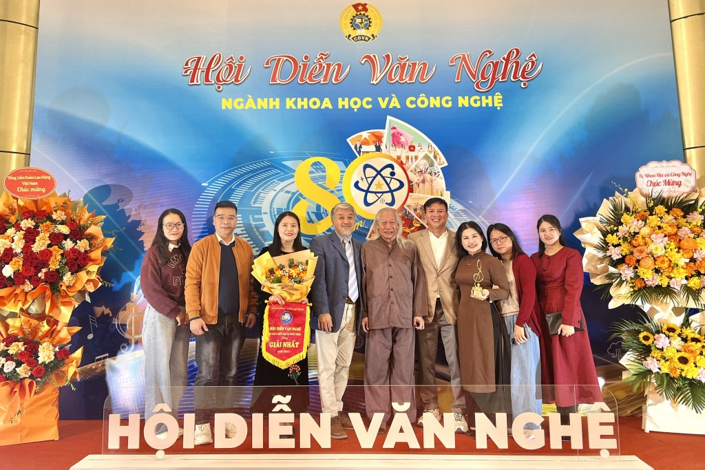 Tiết mục xẩm “Tài chính vàng son” đạt giải Nhất tại Hội diễn văn nghệ ngành Khoa học và Công nghệ Tiết mục xẩm “Tài chính vàng son” đạt giải Nhất tại Hội diễn văn nghệ ngành Khoa học và Công nghệ