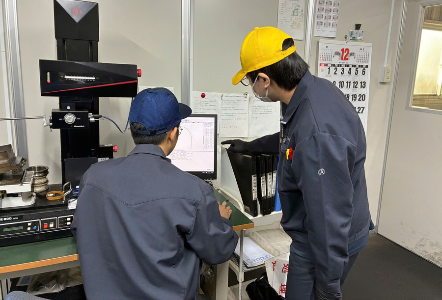 Sinh viên Đại học Bách khoa Hà Nội thực tập tại doanh nghiệp của Nhật Bản. Ảnh: NTCC