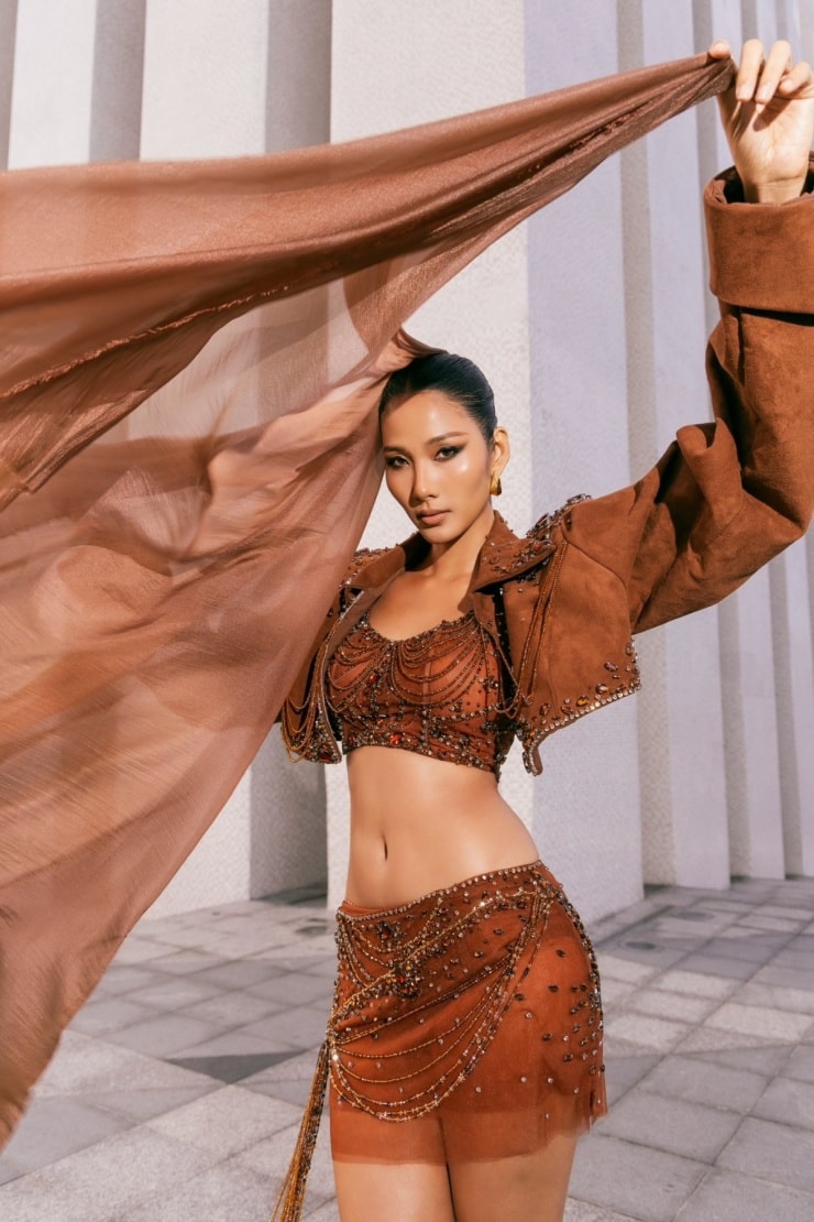 Nhiều du khách chọn cắm trại trên đỉnh Chư Nâm để ngắm bình minh và hoàng hôn