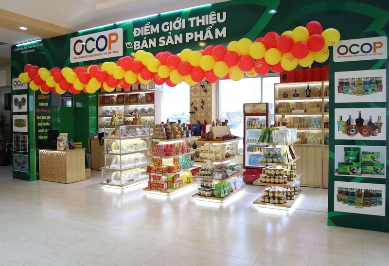 Sự lan tỏa của phong trào “Người Việt Nam ưu tiên dùng hàng Việt Nam” chính là động lực quan trọng để sản phẩm địa phương vươn lên, đứng vững trên sân nhà. Ảnh minh hoạ