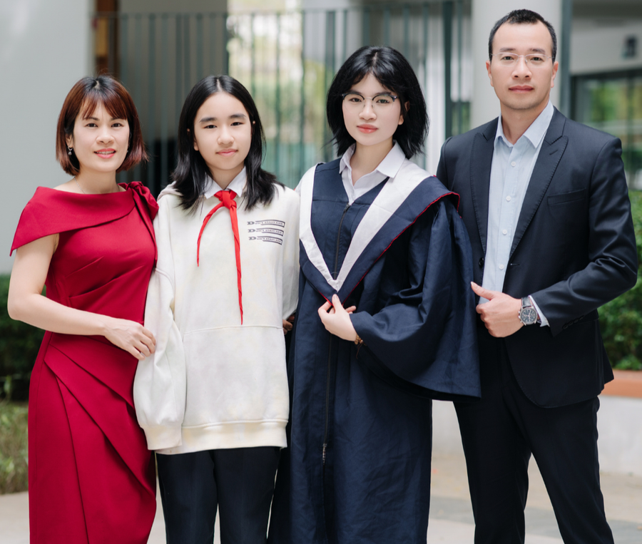 Quách Lê Phương Chi và gia đình. image003.png