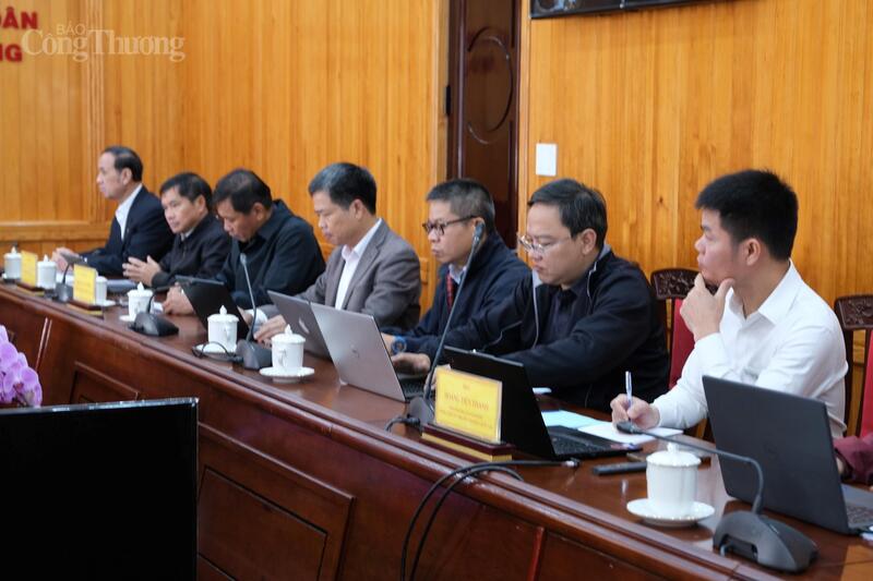 Đại diện phía Tổng công ty Truyền tải điện quốc gia tại buổi làm việc. Ảnh: Minh An.