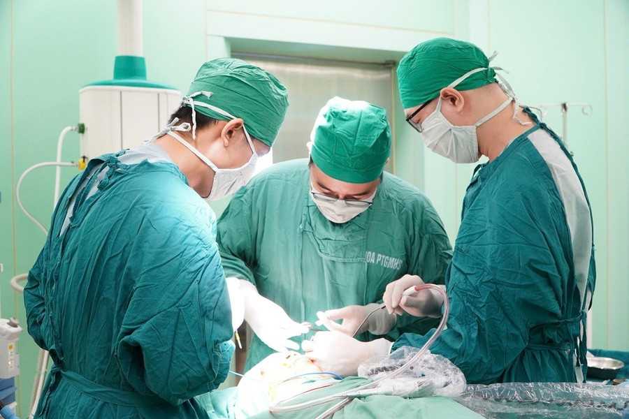 Một ca phẫu thuật giải phẫu vùng hàm mặt tại Bệnh viện Đa khoa Vũng Tàu trước khi sáp nhập vào TPHCM.