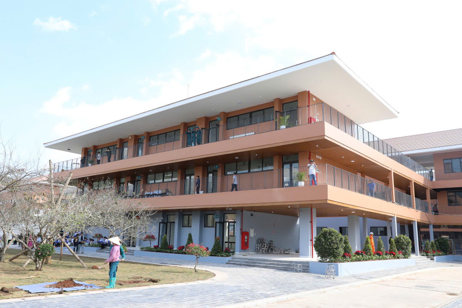 Những dãy nhà lớp học khang trang, hiện đại được dựng lên ở biên giới Si Pa Phìn. si-pa-phin-5.jpg