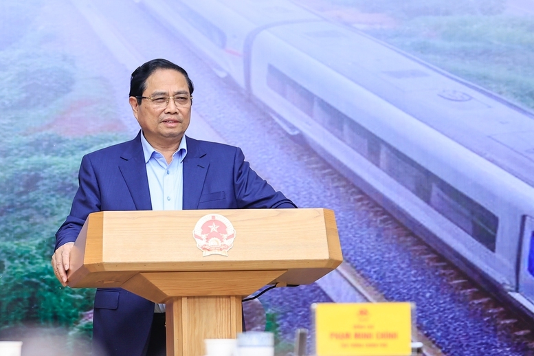 Thủ tướng yêu cầu áp dụng các cơ chế cho phép để triển khai nhanh, hoàn thành Báo cáo nghiên cứu khả thi chậm nhất trong quý IV/2026. Ảnh: VGP/Nhật Bắc