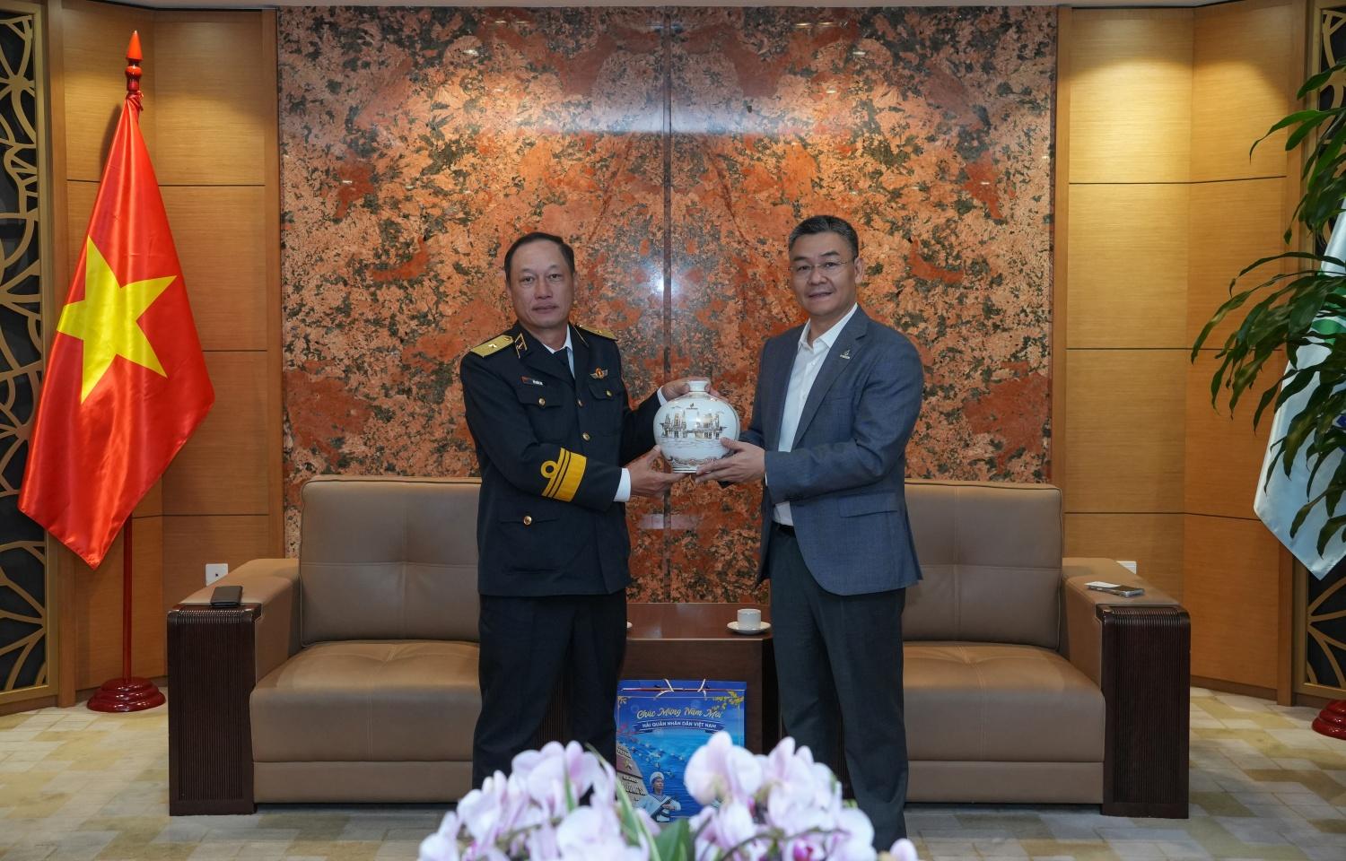 Thắt chặt mối quan hệ phối hợp chiến lược giữa Quân chủng Hải quân và Petrovietnam