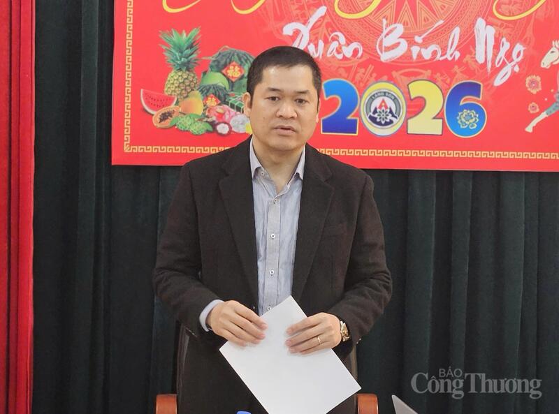 Phó Cục trưởng Cục Xuất nhập khẩu Trần Quốc Toản phát biểu tại buổi làm việc.