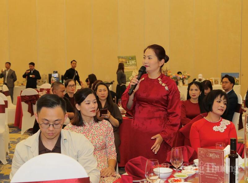 Đại diện doanh nghiệp Song Châu chia sẻ. Ảnh: Minh An