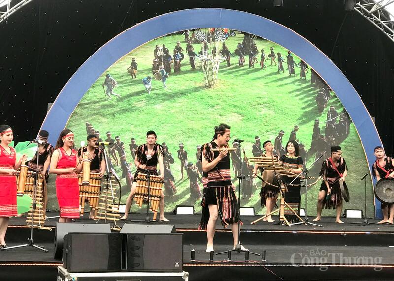 Chương trình nghệ thuật tại “Ngày Gia Lai tại Hà Nội”. Ảnh: Hoa Quỳnh