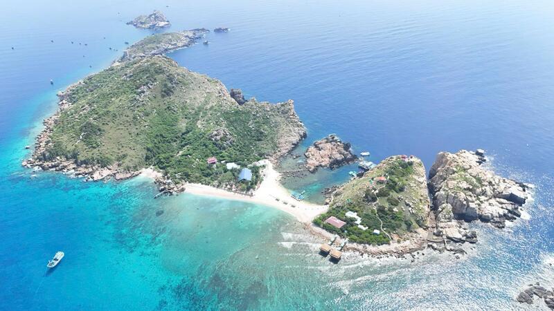 Tỉnh Khánh Hòa hiện đang sở hữu trên 200 hòn đảo lớn nhỏ, thuận lợi cho việc khai thác du lịch tại các hòn đảo. Ảnh: Lê Sơn