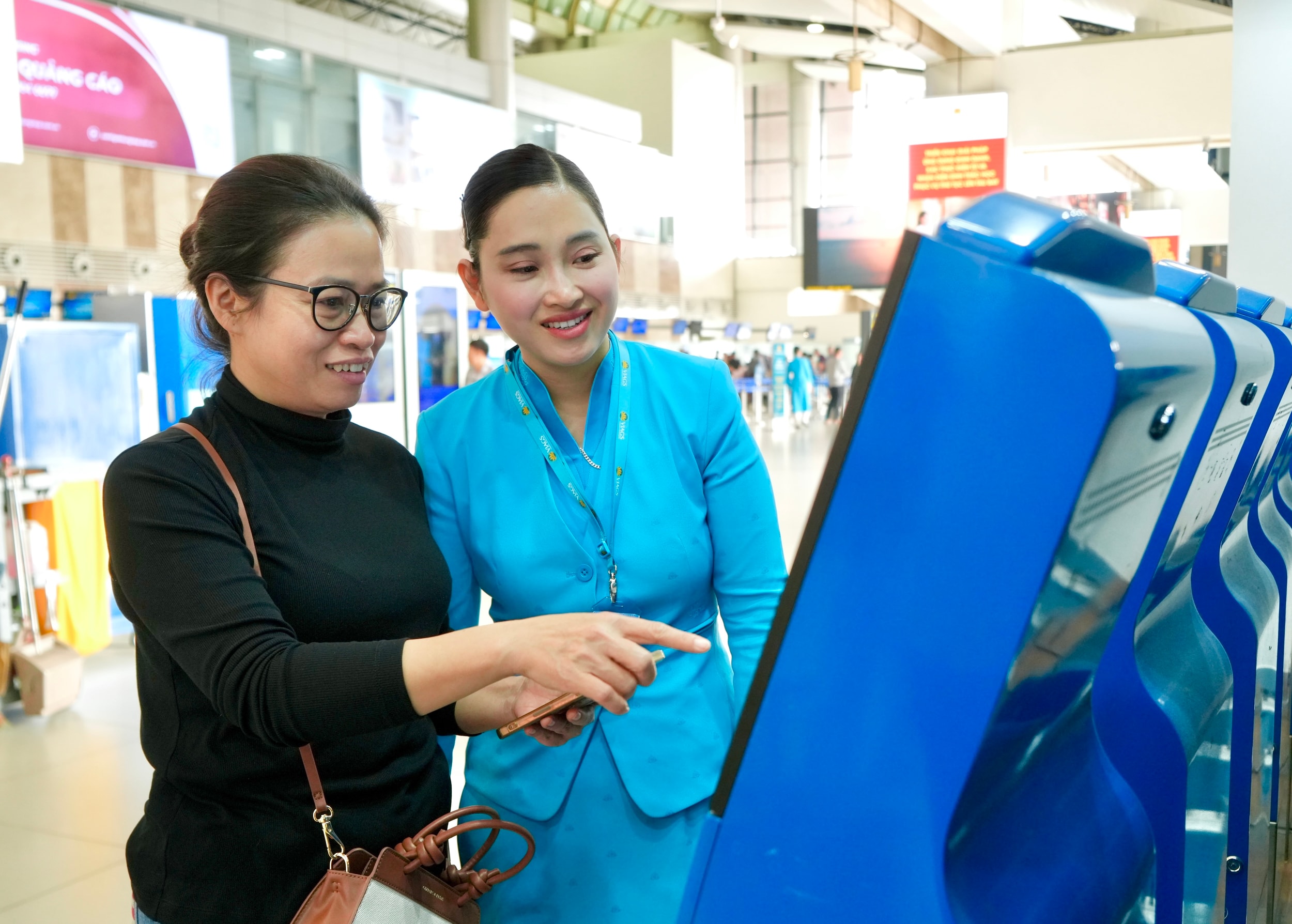 1. Vietnam Airlines Group khuyến nghị hành khách chủ động làm thủ tục trực tuyến trước chuyến bay.