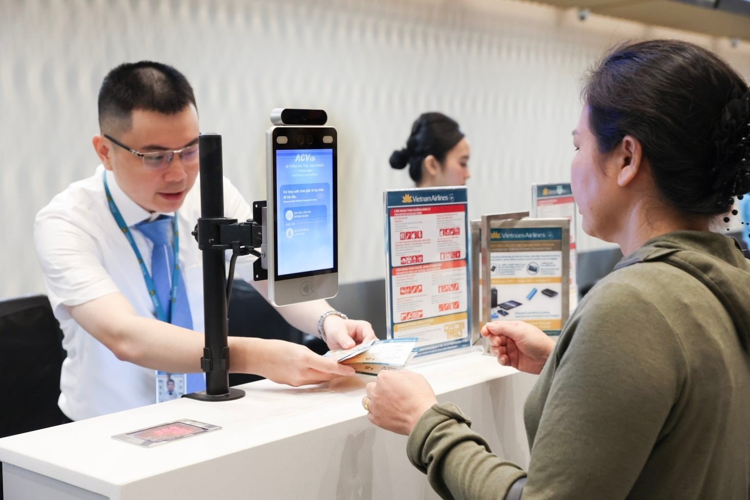 3. Hành khách cần xác thực VNeID mức độ 2 để sử dụng đầy đủ các tiện ích số, hạn chế lỗi phát sinh trong quá trình làm thủ tục và tăng cường độ chính xác trong xác thực danh tính.