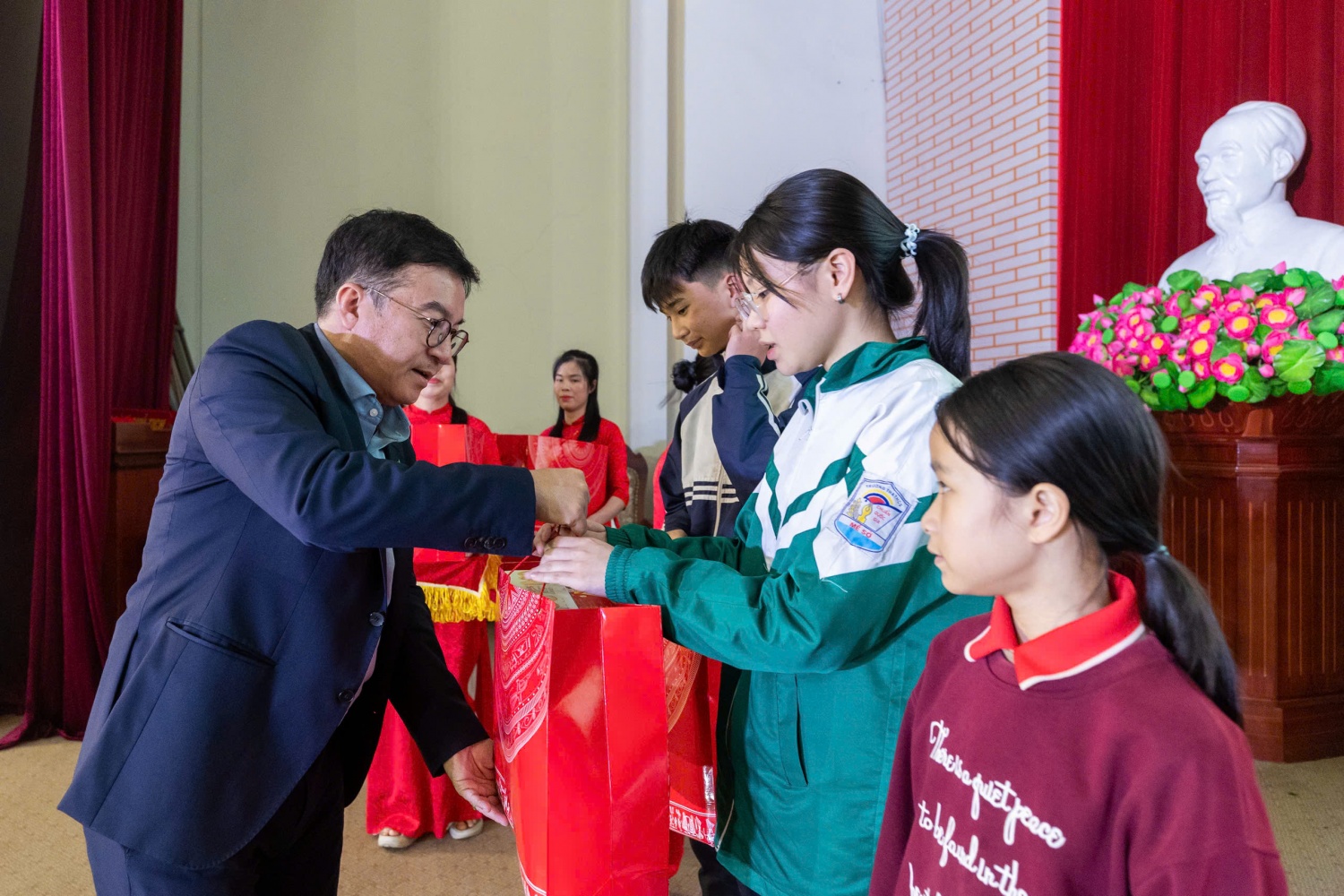 Petrovietnam mang Xuân nghĩa tình đến với xã Mễ Sở (Hưng Yên)