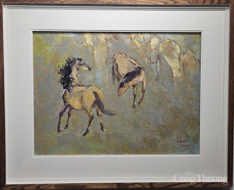 Mỗi chất liệu mang theo một “tính cách” riêng của loài vật vốn gắn với hành trình, với những bước chân không mệt mỏi.