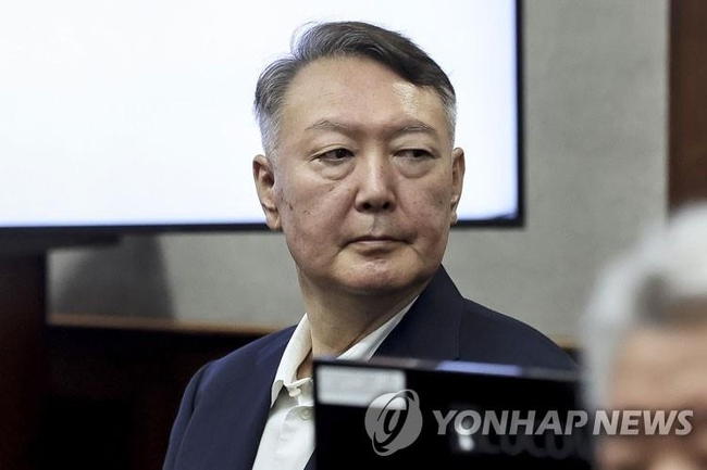 Cựu Tổng thống Hàn Quốc Yoon Suk-yeol bị tuyên án tù chung thân - Ảnh 2.