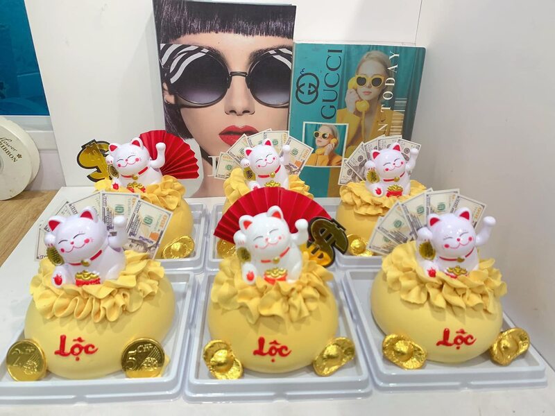 Bánh ngọt tạo hình hũ tiền vàng được khách hàng ưa chuộng. Ảnh: T.H