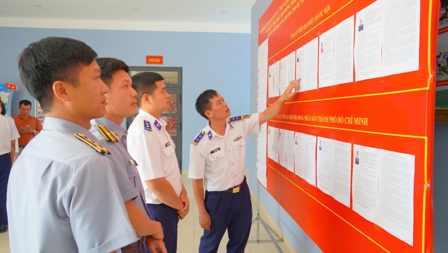 Đồng chí Lê Ngọc Sơn tiếp xúc cử tri, vận động bầu cử đại biểu Quốc hội khóa XVI Đồng chí Lê Ngọc Sơn tiếp xúc cử tri, vận động bầu cử đại biểu Quốc hội khóa XVI