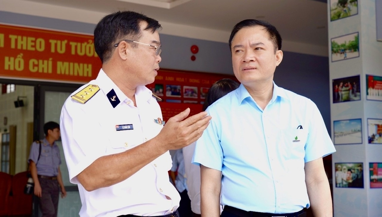 Đồng chí Lê Ngọc Sơn tiếp xúc cử tri, vận động bầu cử đại biểu Quốc hội khóa XVI Đồng chí Lê Ngọc Sơn tiếp xúc cử tri, vận động bầu cử đại biểu Quốc hội khóa XVI