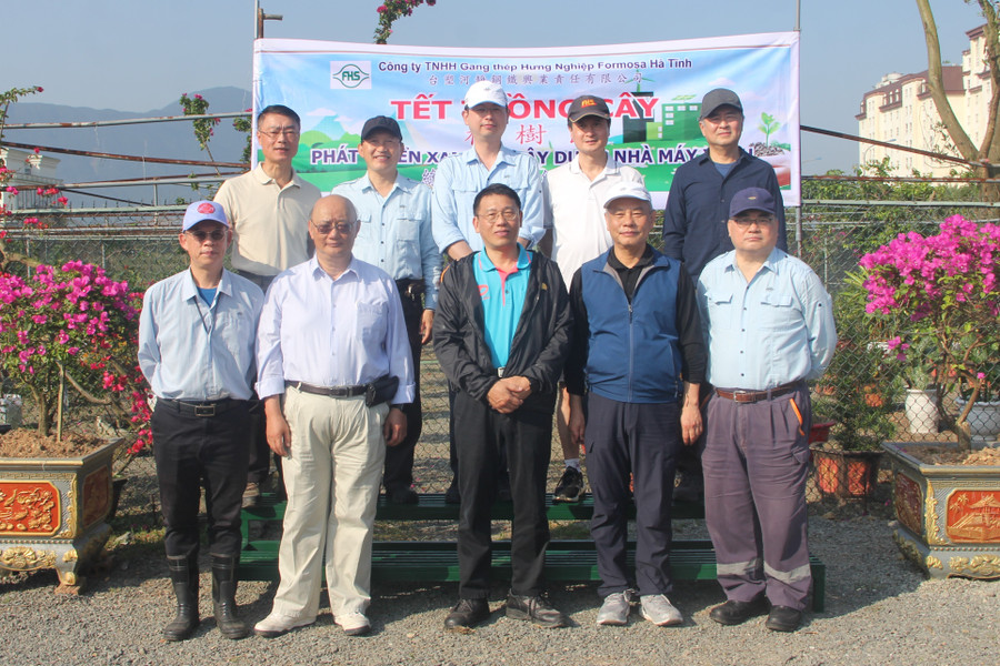 Các đại biểu tham dự Lễ trồng cây. 4.jpg