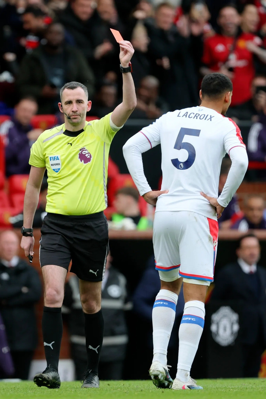 VAR can thiệp khiến ‘người hùng’ của Crystal Palace phải nhận thẻ đỏ trực tiếp ở phút 56 và Man Utd được hưởng phạt đền. man-utd-8.jpg