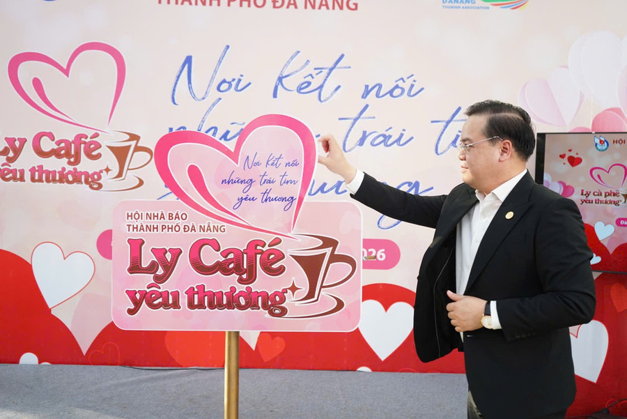 Các mạnh thường quân ủng hộ chương trình “Ly café yêu thương”. 1993579174348026649.jpg