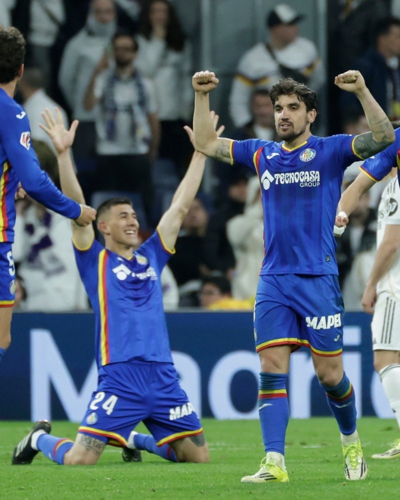 Các cầu thủ Getafe vui mừng trước chiến thắng với Real Madrid. Ảnh: La Liga